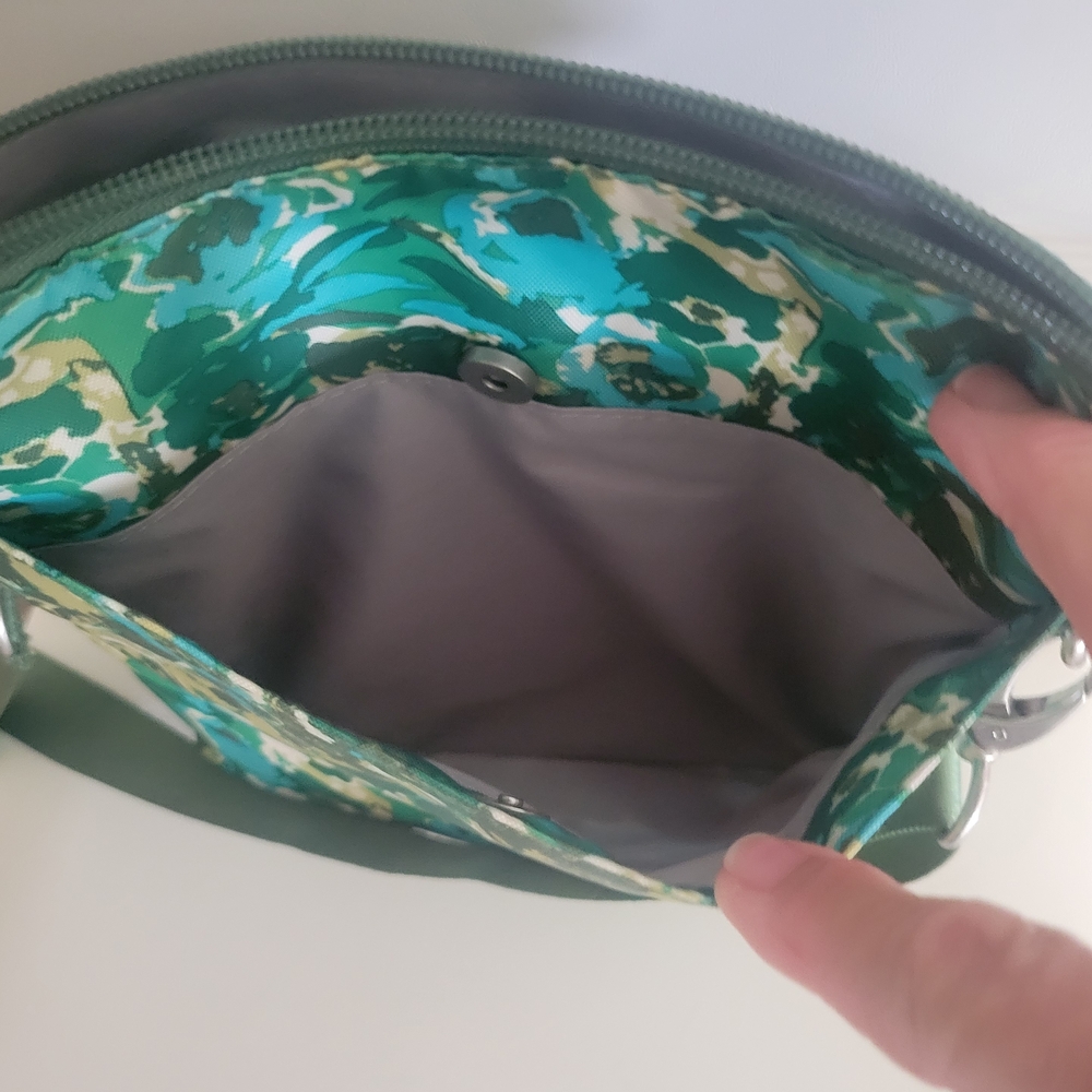 Baggallini Green Floral Pattern Crossbody Bag - Picture 6 of 9